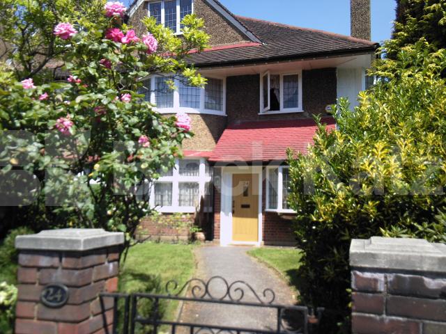 			ALL BILLS INCLUDED!, Studio Apartment, 1 bath, 1 reception Studio			 Great North Road, EAST FINCHLEY